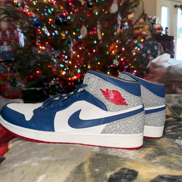 Nike Air Jordan 1 Mid True Blue sneaker with Coach Kim English autograph Mens 14 - Picture 2 of 9